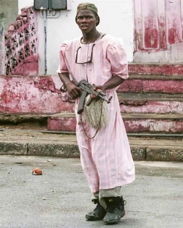 Strange Outfits Seen in Liberian Conflict (13 photos)