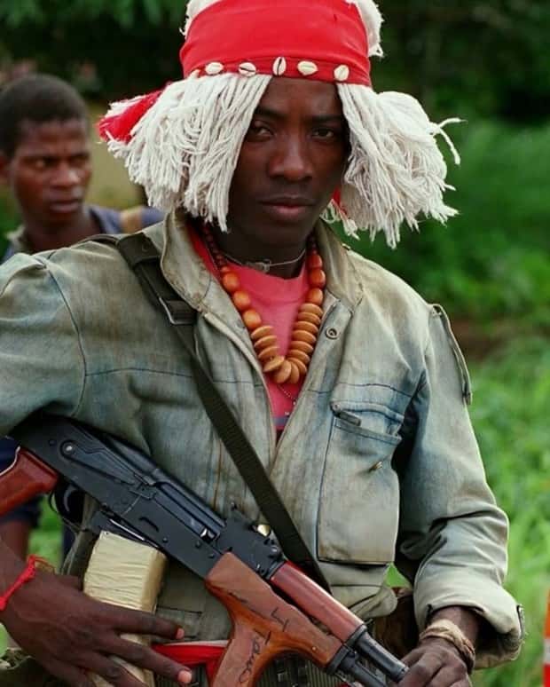 Strange Outfits Seen in Liberian Conflict (13 photos)