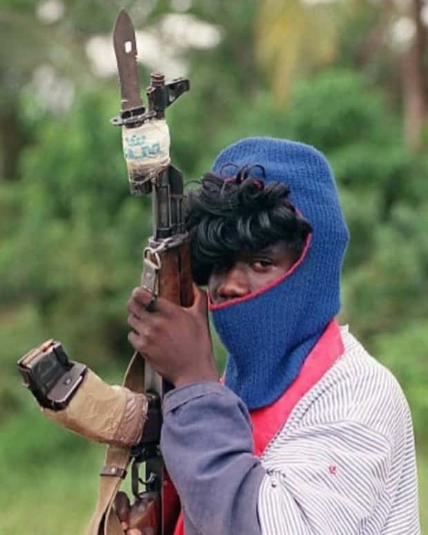 Strange Outfits Seen in Liberian Conflict (13 photos)