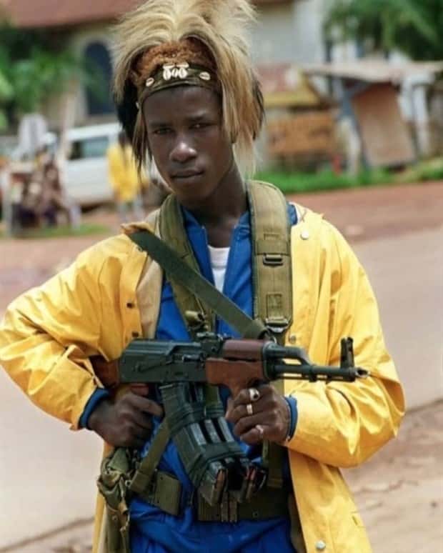 Strange Outfits Seen in Liberian Conflict (13 photos)
