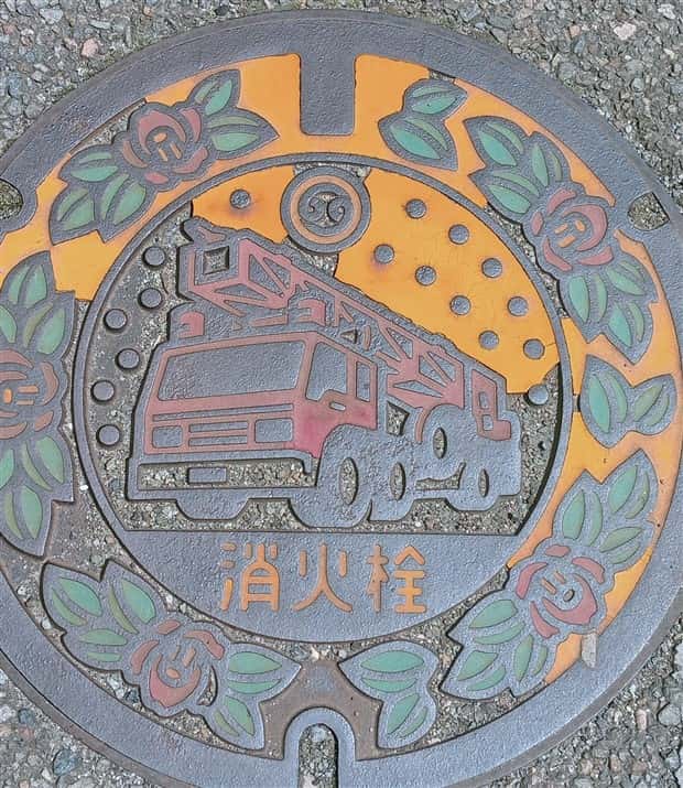 Stunning Japan Manholes Turn Streets Into Art (30 photos)