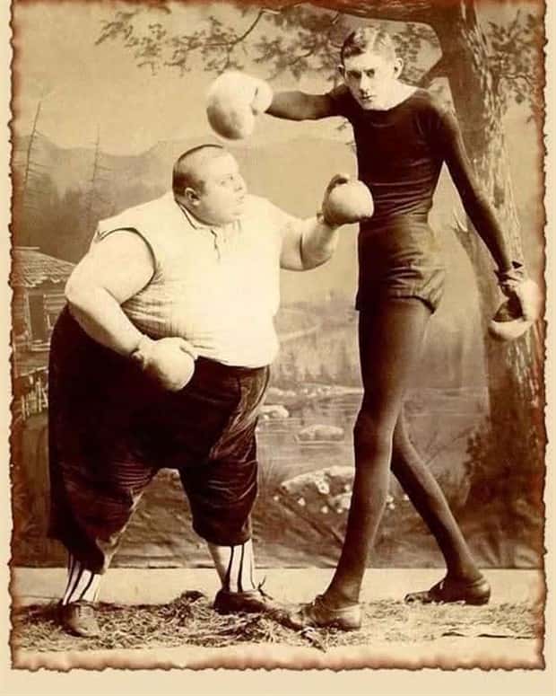 Strange Images Hidden Inside A Forgotten Closet (18 photos)