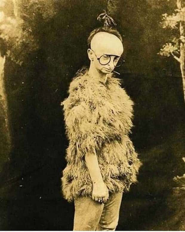 Strange Images Hidden Inside A Forgotten Closet (18 photos)