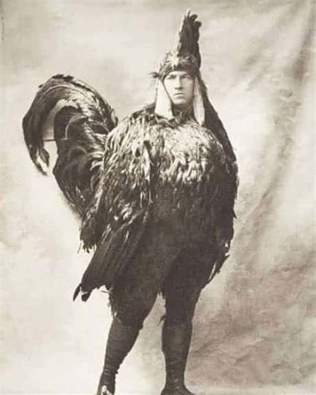 Strange Images Hidden Inside A Forgotten Closet (18 photos)