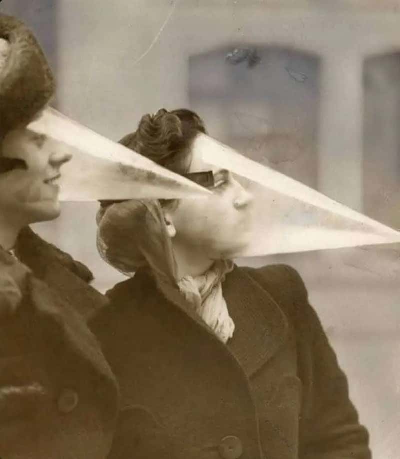 Strange Images Hidden Inside A Forgotten Closet (18 photos)