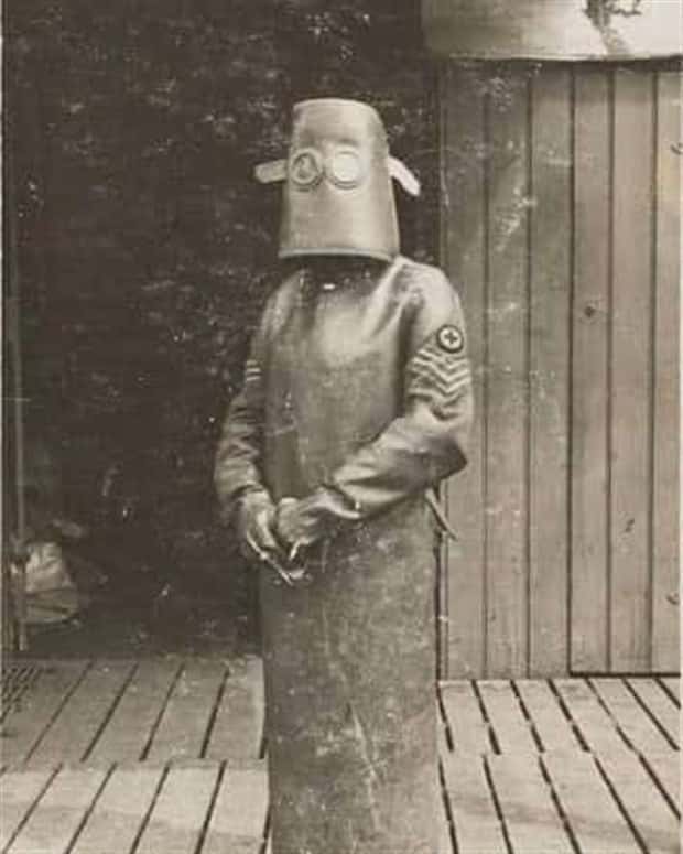 Strange Images Hidden Inside A Forgotten Closet (18 photos)