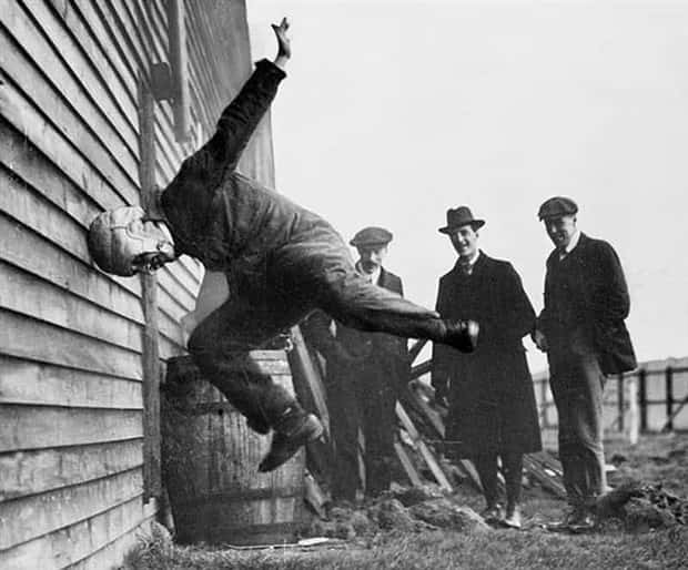 Strange Images Hidden Inside A Forgotten Closet (18 photos)