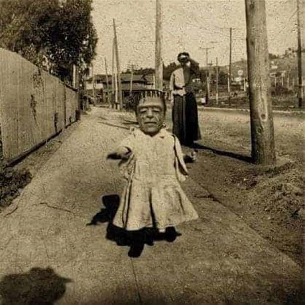 Strange Images Hidden Inside A Forgotten Closet (18 photos)