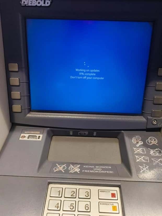 technology fails 15 Tech Glitches Stealing The Spotlight Again (25 photos)