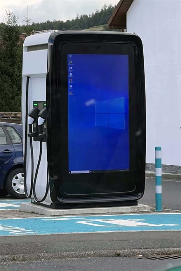 technology fails 8 Tech Glitches Stealing The Spotlight Again (25 photos)
