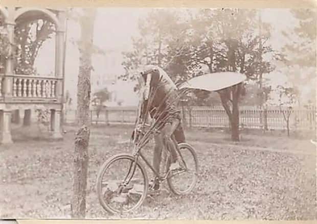 30 Vintage Photos Filled with Odd Humor