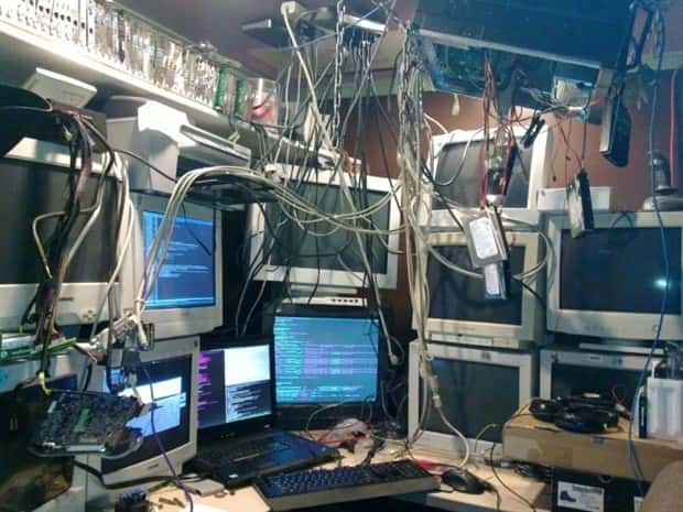 wild pc setups 16 27 PC Setups That Look Slightly Unconventional (27 photos)
