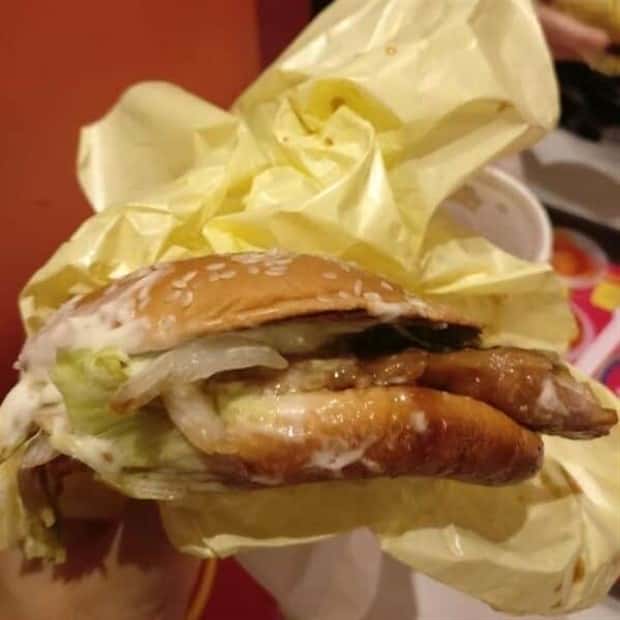 burger fails 11 27 Burgers That Turned Dinner Into A Mystery (27 photos)
