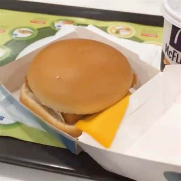 burger fails 12 27 Burgers That Turned Dinner Into A Mystery (27 photos)