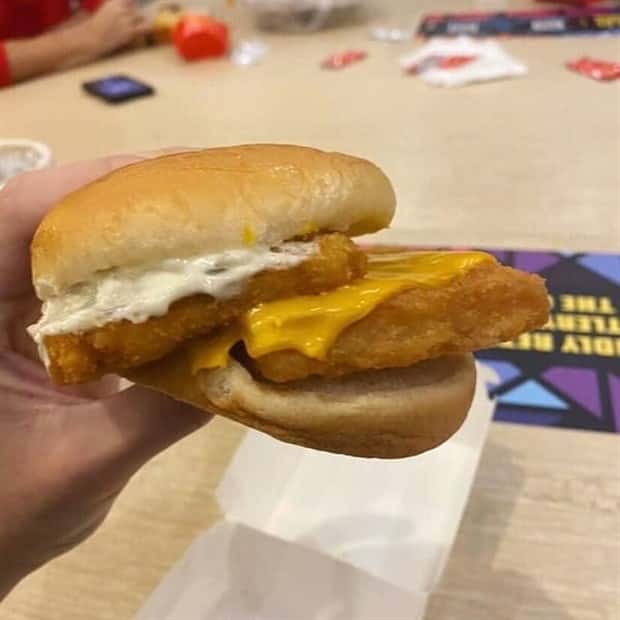 burger fails 14 27 Burgers That Turned Dinner Into A Mystery (27 photos)