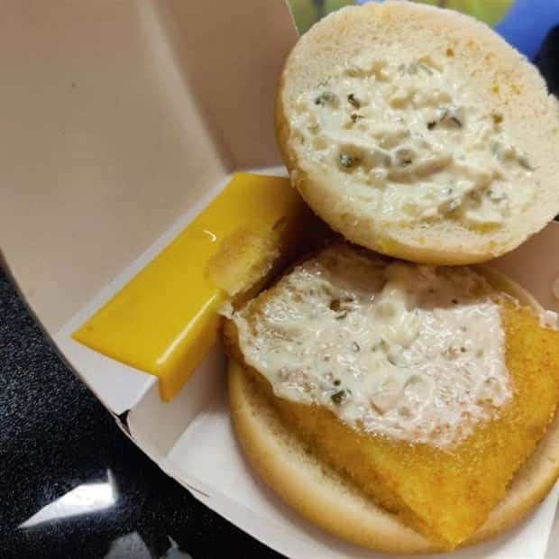 burger fails 16 27 Burgers That Turned Dinner Into A Mystery (27 photos)