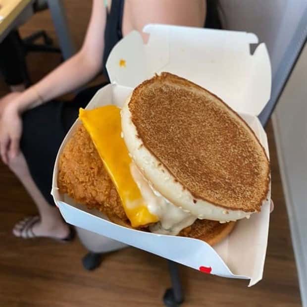burger fails 19 27 Burgers That Turned Dinner Into A Mystery (27 photos)