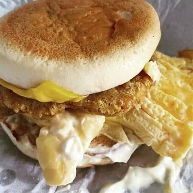 burger fails 2 27 Burgers That Turned Dinner Into A Mystery (27 photos)