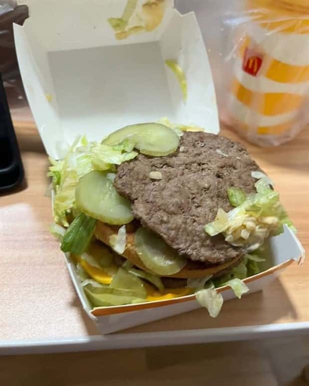 burger fails 20 27 Burgers That Turned Dinner Into A Mystery (27 photos)