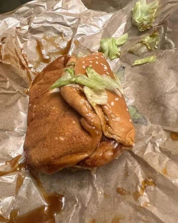 burger fails 22 27 Burgers That Turned Dinner Into A Mystery (27 photos)