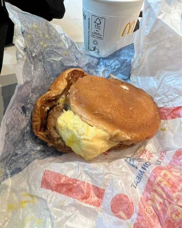 burger fails 23 27 Burgers That Turned Dinner Into A Mystery (27 photos)