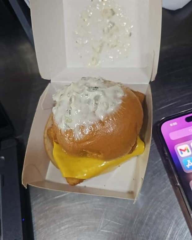 burger fails 25 27 Burgers That Turned Dinner Into A Mystery (27 photos)