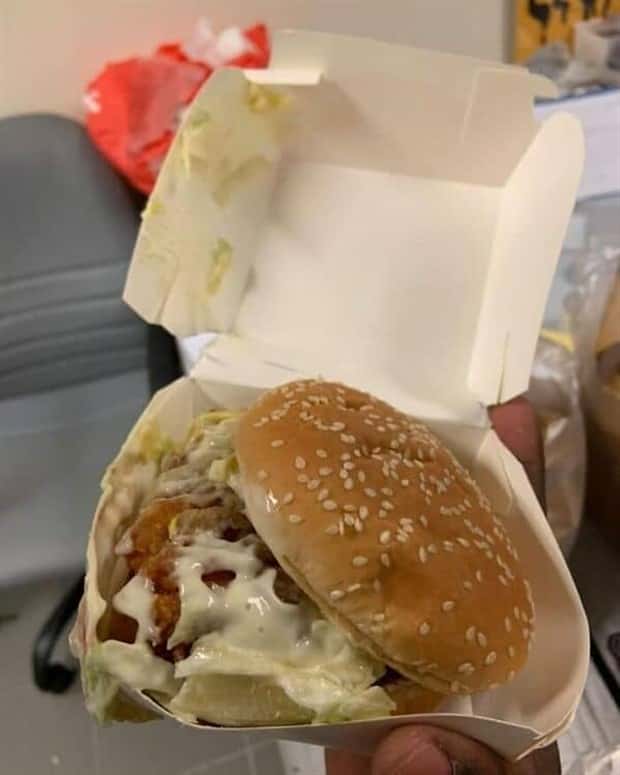 burger fails 4 27 Burgers That Turned Dinner Into A Mystery (27 photos)
