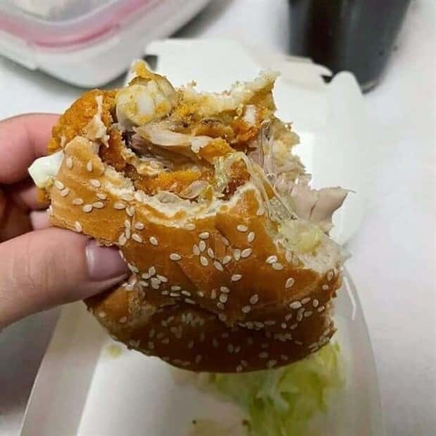 burger fails 7 27 Burgers That Turned Dinner Into A Mystery (27 photos)