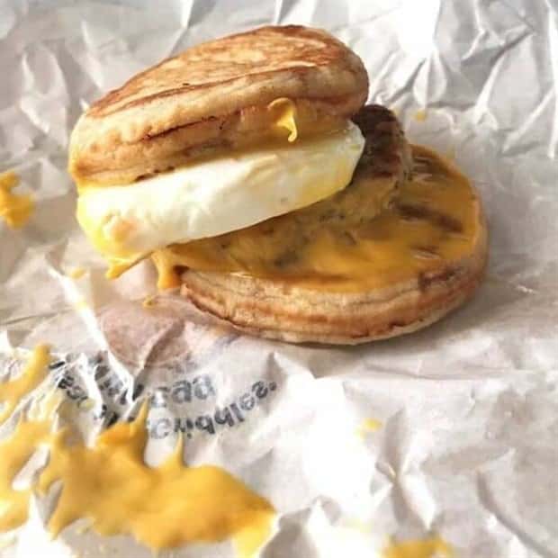burger fails 8 27 Burgers That Turned Dinner Into A Mystery (27 photos)