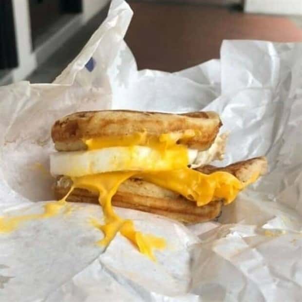 burger fails 9 27 Burgers That Turned Dinner Into A Mystery (27 photos)