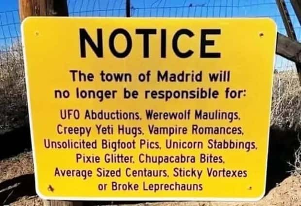 crazy warning signs 3 Crazy Signs That Took Warnings Too Far (19 photos)