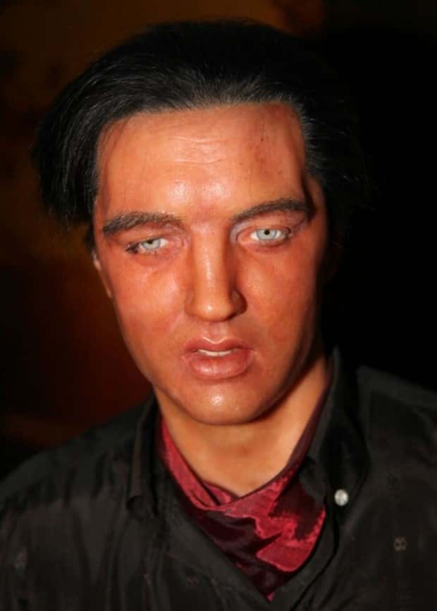 22 Wax Figures That Never Should Have Been Made (22 photos)