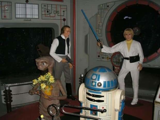 22 Wax Figures That Never Should Have Been Made (22 photos)