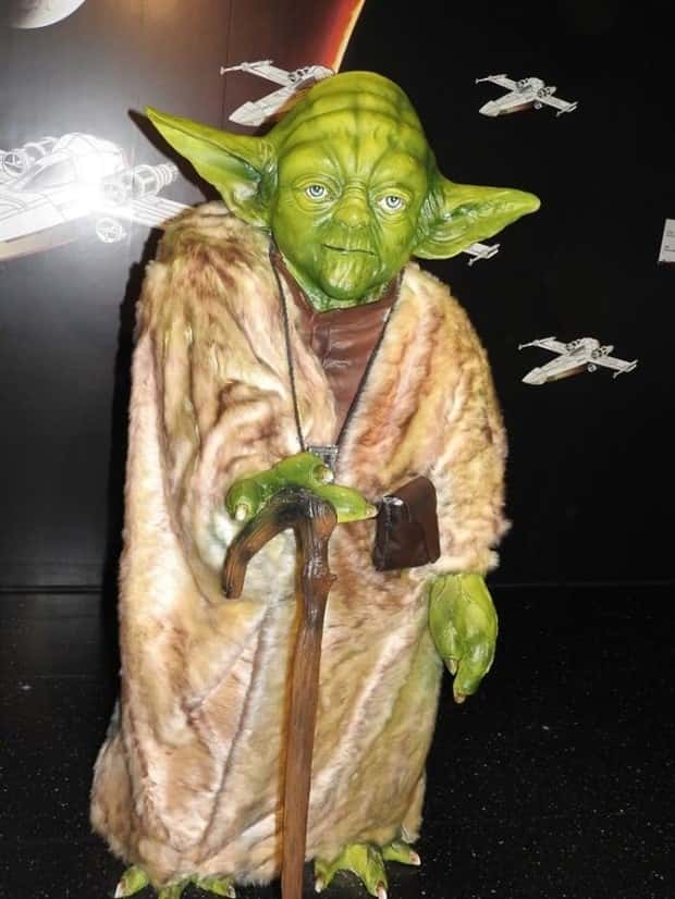 22 Wax Figures That Never Should Have Been Made (22 photos)