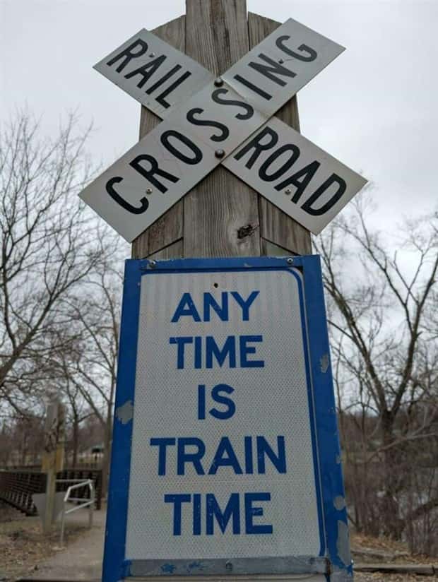 funny signs 22 35 Funny Signs That Demand Your Attention (35 photos)