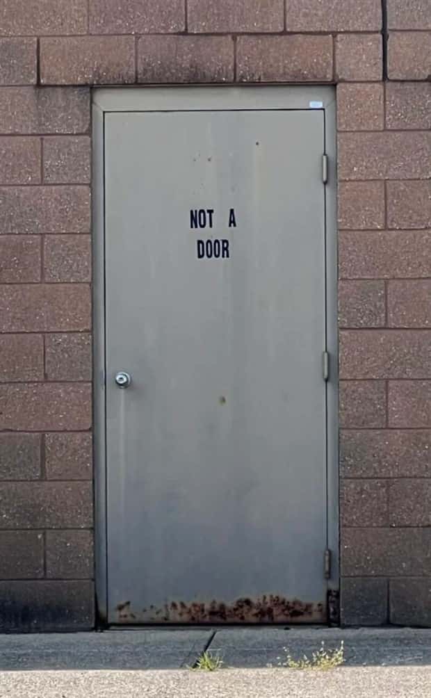 funny signs 26 35 Funny Signs That Demand Your Attention (35 photos)