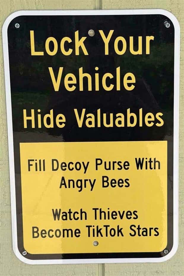 funny signs 3 35 Funny Signs That Demand Your Attention (35 photos)