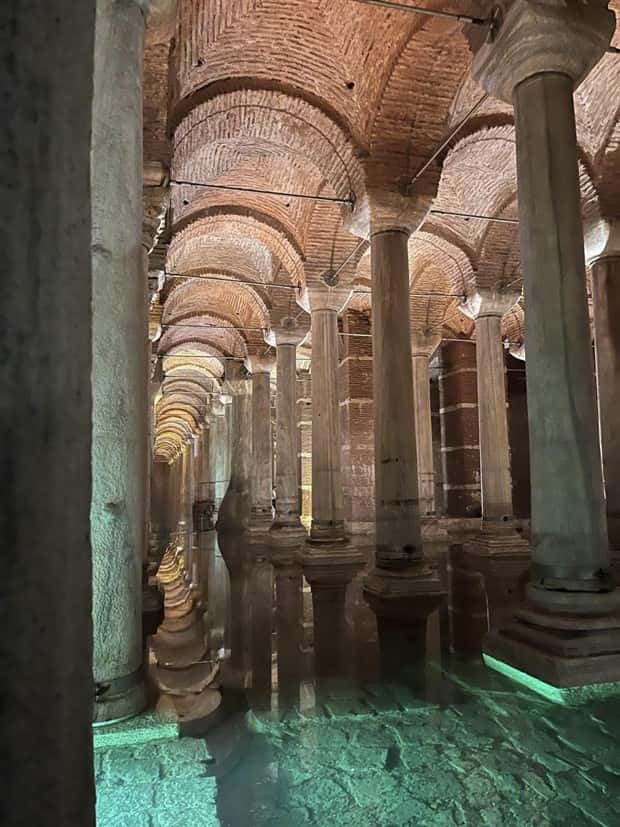Liminal Places That Feel Unsettlingly Strange (21 photos)