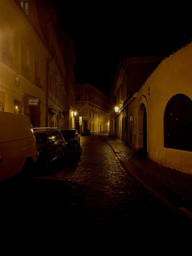 Liminal Places That Feel Unsettlingly Strange (21 photos)