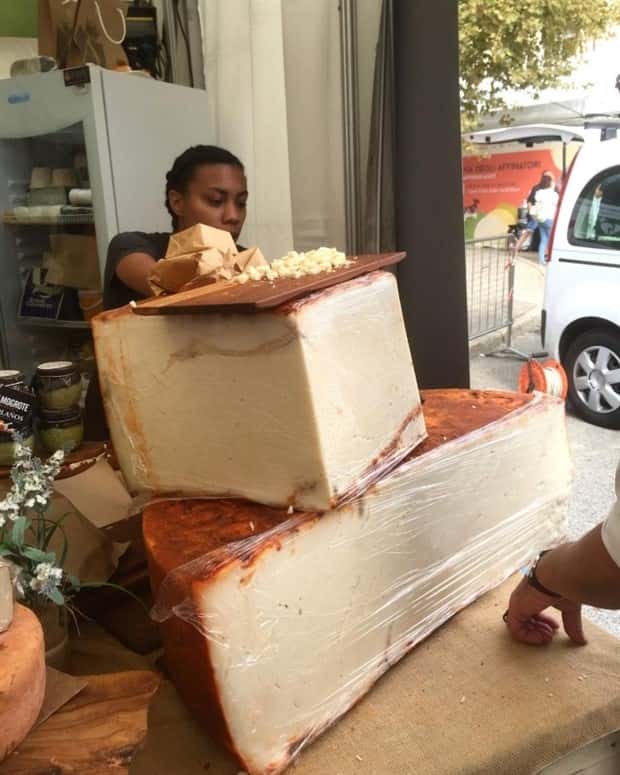 Extreme Sized Food That Stands (20 photos)