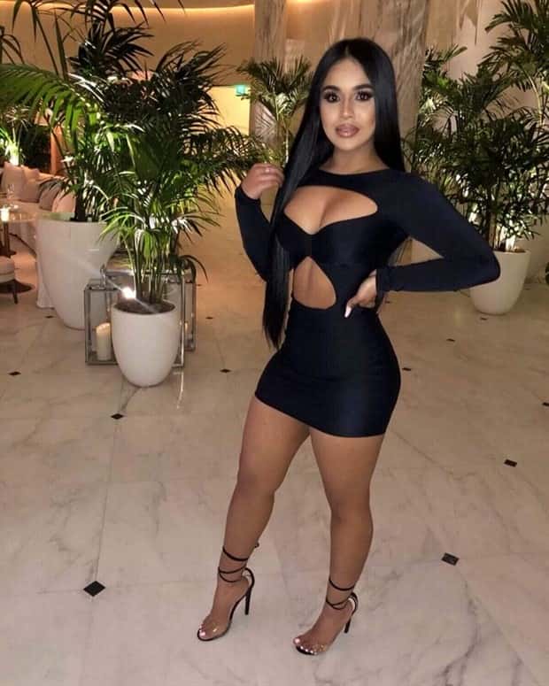 Hot Girls in Seductive Black Dresses #3 (21 photos)