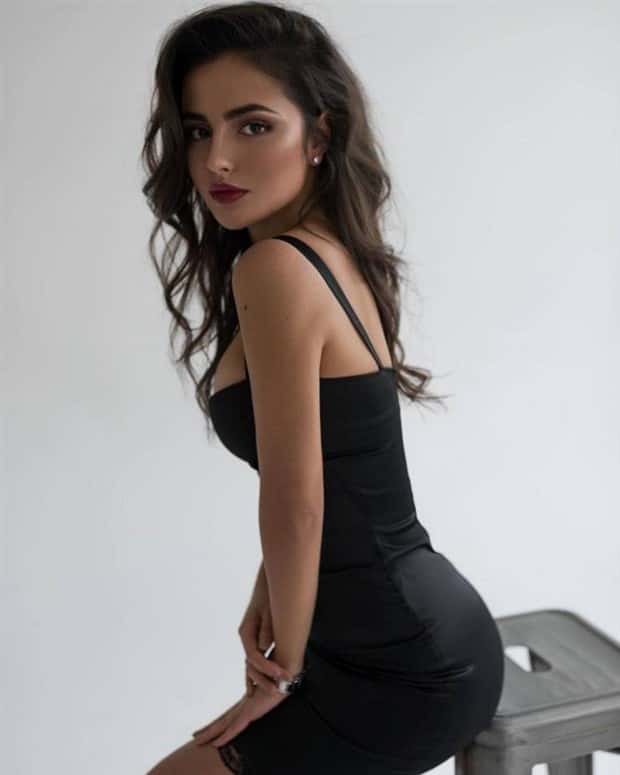 Hot Girls in Seductive Black Dresses #3 (21 photos)
