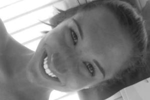 Hot Girls with Disarming Smile #13 (18 photos)