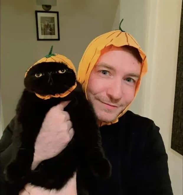 animals in costumes 10 Funny Costumed Animals That Won Every Heart (20 photos)