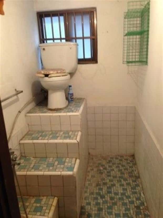 Terrible Toilets That Make Holding It Worth It (21 photos)