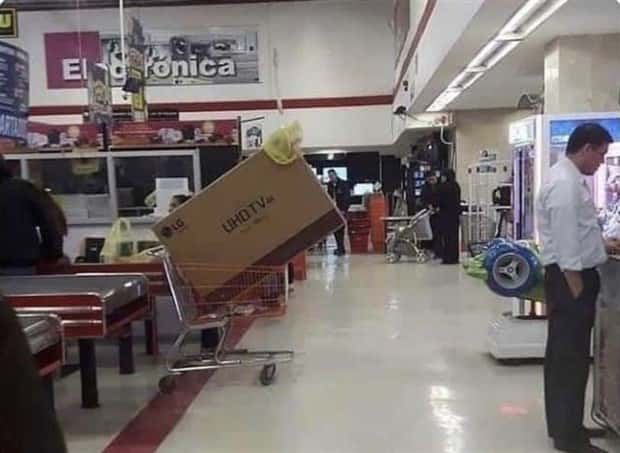 People Who Left Common Sense at Home (21 photos)