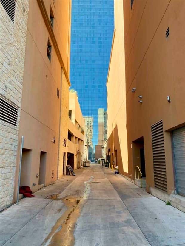 funny glitches in real life 10 People Spotted Glitches In Everyday Reality (34 photos)