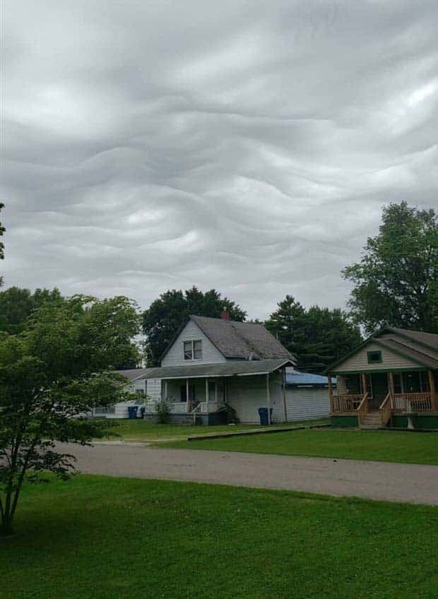 funny glitches in real life 24 People Spotted Glitches In Everyday Reality (34 photos)