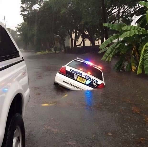 funny glitches in real life 3 People Spotted Glitches In Everyday Reality (34 photos)