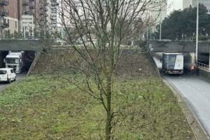 People Spotted Glitches In Everyday Reality (34 photos)